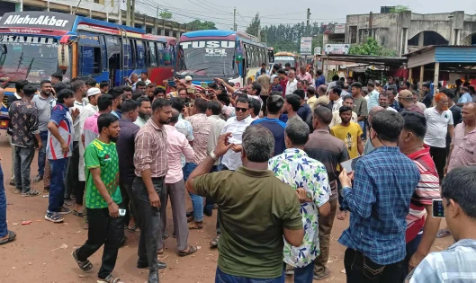 ফরিদপুরে শ্রমিক ইউনিয়নের নির্বাচনকে কেন্দ্র করে বাসষ্টান্ড এলাকা রণক্ষেত্র, আহত ১০ জন শ্রমিক
